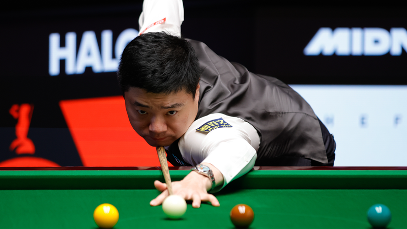 Ding Junhui devance Zak Surety 10-7 pour atteindre les huitièmes de finale au Crucible Ding Junhui devance Zak Surety 10-7 pour atteindre les huitièmes de finale au Crucible