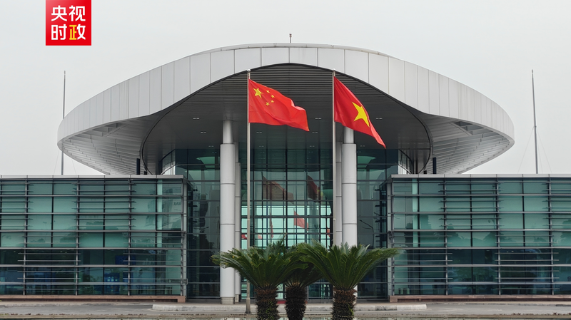 Xi Jinping atterrit à Hanoï : rapprocher les cultures lors d'une visite historique