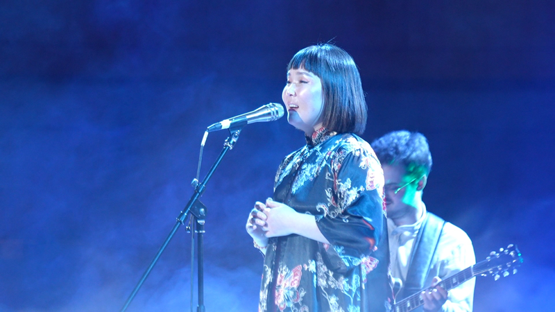 La star mongole de jazz Enji Erkhem brille lors de sa deuxième tournée en Chine continentale video poster