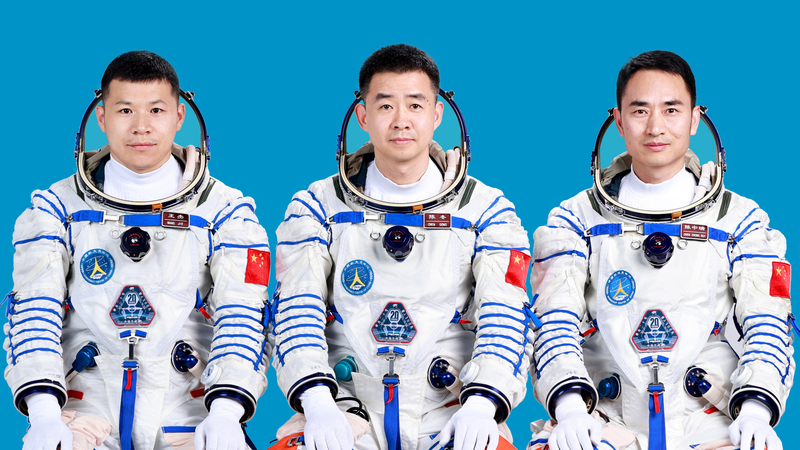 Les astronautes de Shenzhou-20 rencontrent la presse à Jiuquan Les astronautes de Shenzhou-20 rencontrent la presse à Jiuquan video poster
