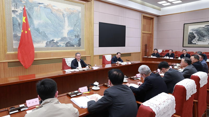 Le Premier Li Qiang dirige le dialogue sur la stratégie économique Le Premier Li Qiang dirige le dialogue sur la stratégie économique