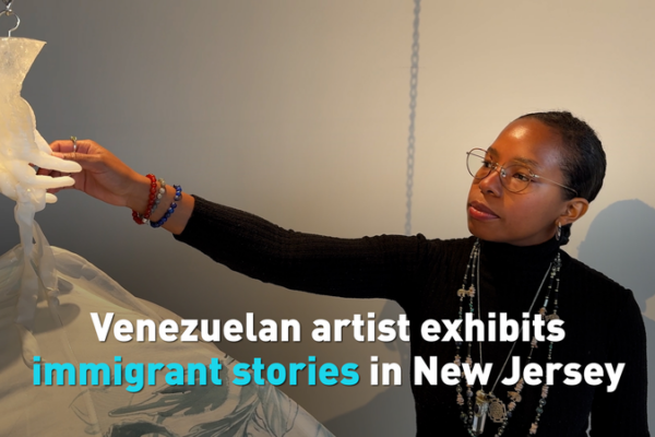 Un artiste vénézuélien illumine les parcours des immigrants dans le New Jersey Un artiste vénézuélien illumine les parcours des immigrants dans le New Jersey video poster