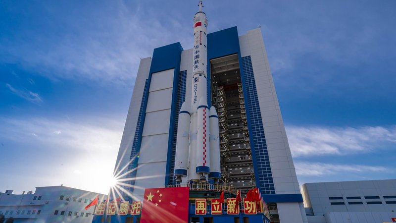 L’équipage Shenzhou-20 se prépare pour le lancement du 24 avril L'équipage Shenzhou-20 se prépare pour le lancement du 24 avril video poster
