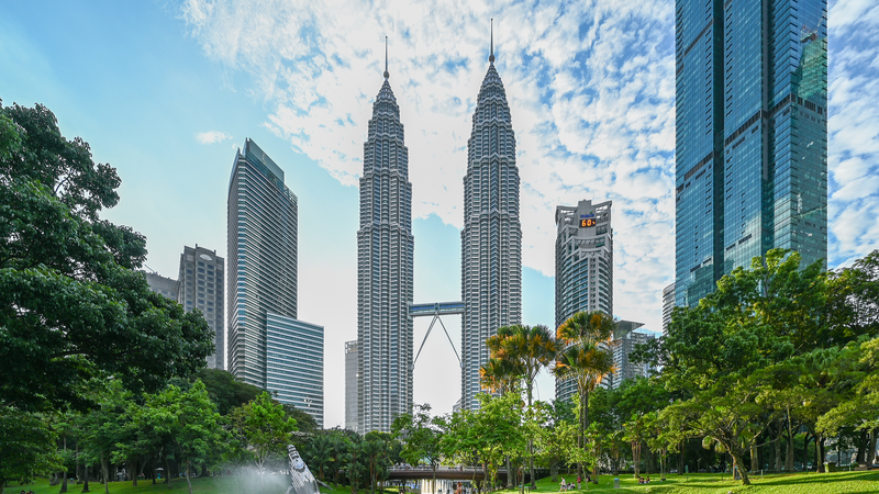 Xi Jinping atterrit à Kuala Lumpur pour une visite d'État majeure
