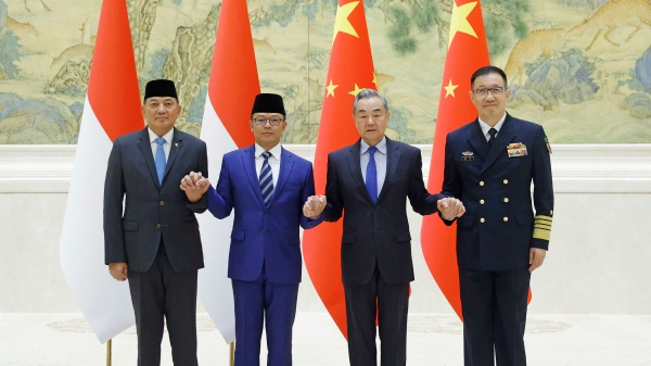 La Chine continentale et l’Indonésie conviennent d’une coopération en matière de défense et de sécurité La Chine continentale et l'Indonésie conviennent d'une coopération en matière de défense et de sécurité video poster