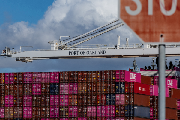 Voix américaines sur les tarifs de “jour de libération” de Trump Voix américaines sur les tarifs de "jour de libération" de Trump video poster