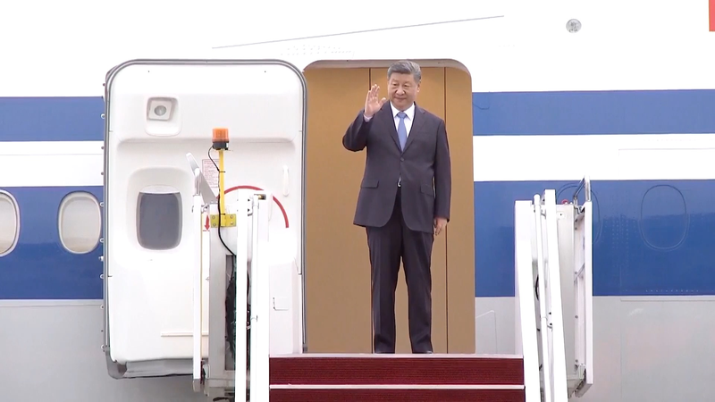 Xi arrive à Kuala Lumpur : Renforcer les liens dans le Sud global Xi arrive à Kuala Lumpur : Renforcer les liens dans le Sud global video poster