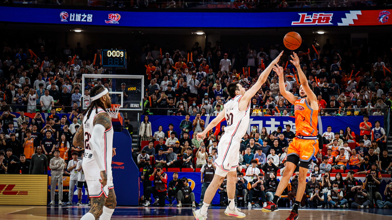 Le panier au buzzer de Harvey égalise la série dans une prolongation palpitante Le panier au buzzer de Harvey égalise la série dans une prolongation palpitante