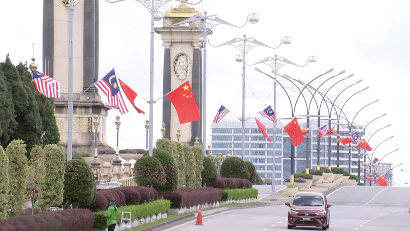 Kuala Lumpur s’illumine pour la visite du président Xi Jinping Kuala Lumpur s'illumine pour la visite du président Xi Jinping video poster