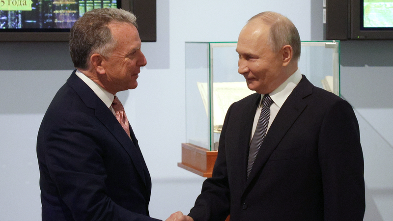 Poutine et l'envoyé américain discutent de l'Ukraine à Saint-Pétersbourg