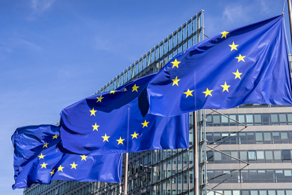 L’UE propose des droits de douane de 25 % sur certains produits américains en raison de tensions commerciales L'UE propose des droits de douane de 25 % sur certains produits américains en raison de tensions commerciales