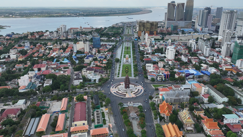 Xi Jinping arrive à Phnom Penh pour une visite d'État