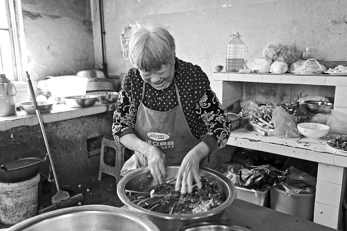Restaurateur de Shandong de 72 Ans Règle une Dette de 2M Yuan Après 20 Ans