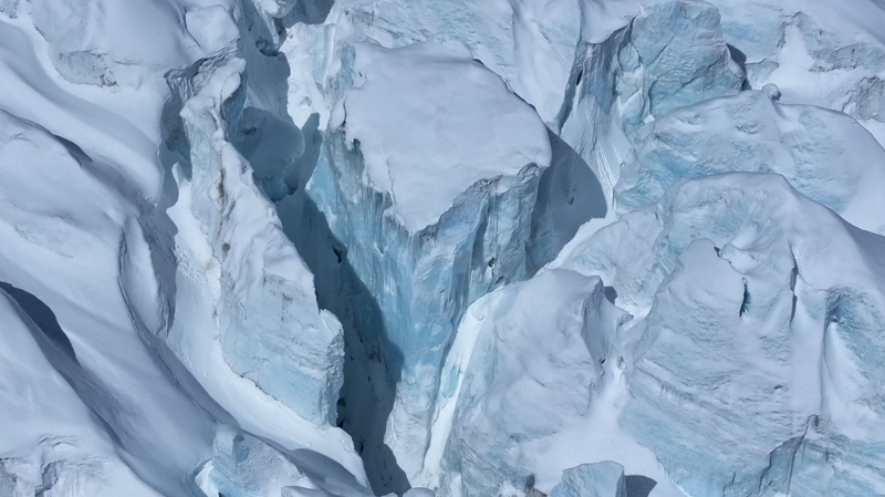 La Chine lance la première étude aérienne des glaciers marins au Xizang La Chine lance la première étude aérienne des glaciers marins au Xizang video poster