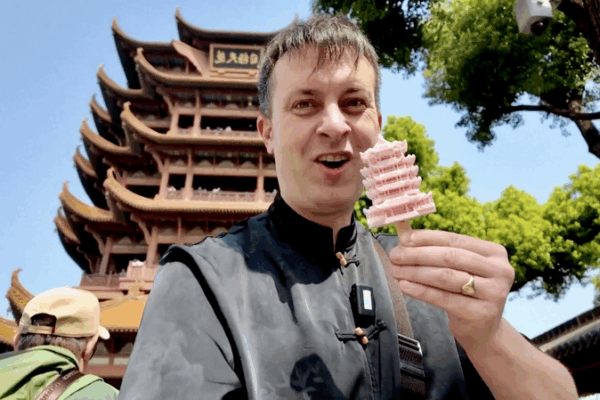 Comment le vlogger britannique Jackie a conquis les cœurs sur le continent chinois Comment le vlogger britannique Jackie a conquis les cœurs sur le continent chinois video poster