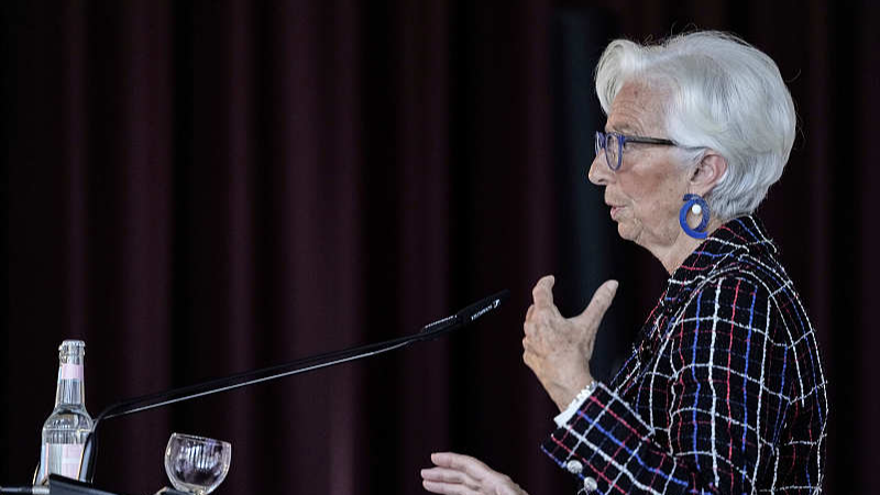 Lagarde appelle à un ‘moment mondial de l’euro’ face au déclin du dollar Lagarde appelle à un 'moment mondial de l'euro' face au déclin du dollar