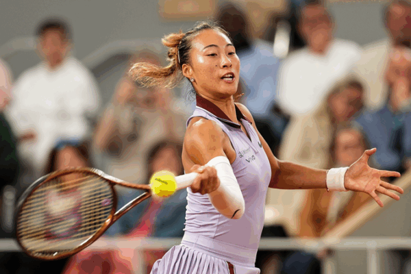 Zheng Qinwen brille à Roland-Garros, bat Pavlyuchenkova Zheng Qinwen brille à Roland-Garros, bat Pavlyuchenkova