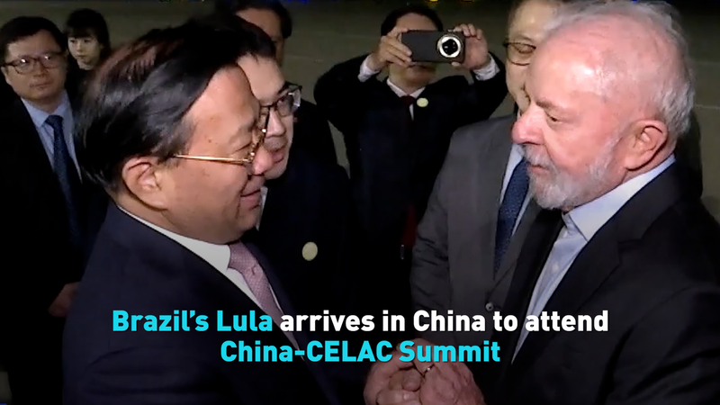 Lula atterrit à Pékin pour le sommet Chine-CELAC video poster