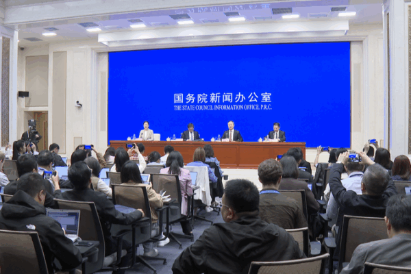 Pékin assouplit : Taux réduits et plus de liquidité face à l’incertitude mondiale Pékin assouplit : Taux réduits et plus de liquidité face à l'incertitude mondiale video poster