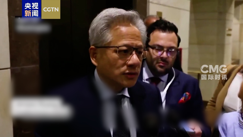 Le PDG de NVIDIA avertit que la course à l'IA entre les États-Unis et la Chine continentale sera une longue bataille video poster