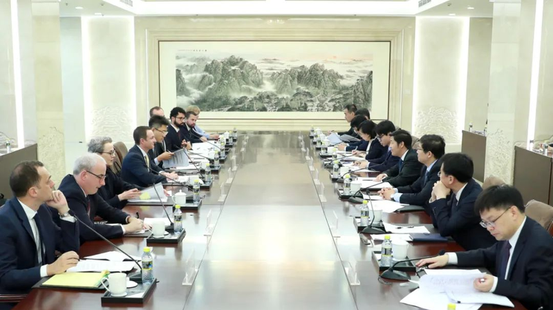 Le continent chinois et le Royaume-Uni tiennent un dialogue sur l'IA pour une technologie sûre et inclusive