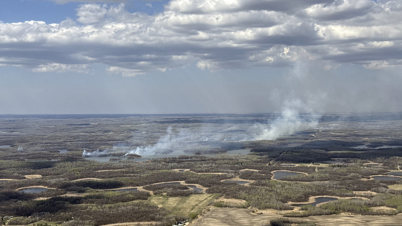 Le Dakota du Nord lutte contre 16 incendies de forêt en pleine sécheresse sévère Le Dakota du Nord lutte contre 16 incendies de forêt en pleine sécheresse sévère
