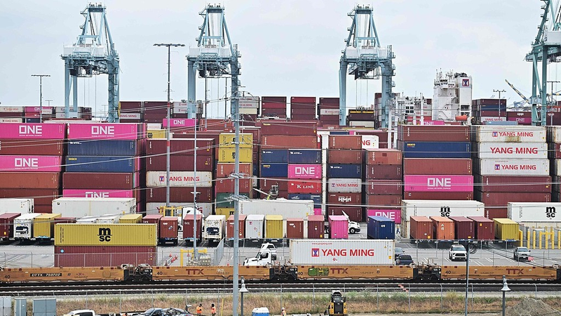 Les États-Unis cherchent des pourparlers urgents avec la Chine continentale alors que les tarifs bouleversent les marchés Les États-Unis cherchent des pourparlers urgents avec la Chine continentale alors que les tarifs bouleversent les marchés video poster