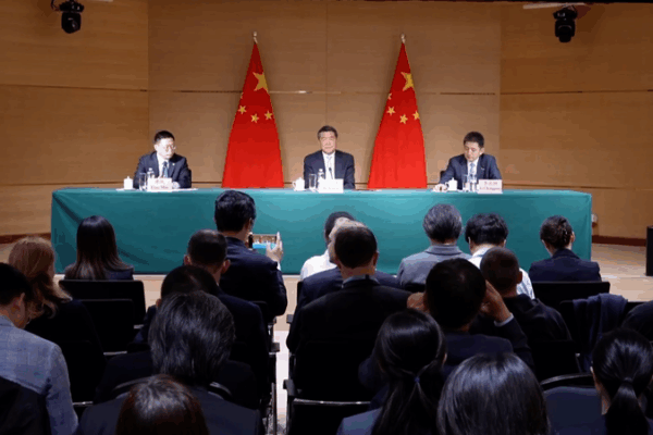 Un responsable du continent chinois salue les discussions commerciales avec les États-Unis comme ‘professionnelles et efficaces’ Un responsable du continent chinois salue les discussions commerciales avec les États-Unis comme 'professionnelles et efficaces' video poster