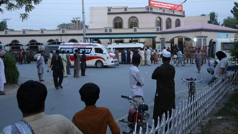 Les tensions s’exacerbent : l’Inde et le Pakistan échangent des frappes aériennes Les tensions s'exacerbent : l'Inde et le Pakistan échangent des frappes aériennes video poster