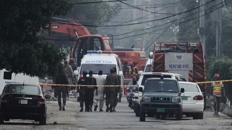 Tensions Inde-Pakistan en hausse : attaques aériennes et conflit sur l'eau déclenchent une urgence video poster