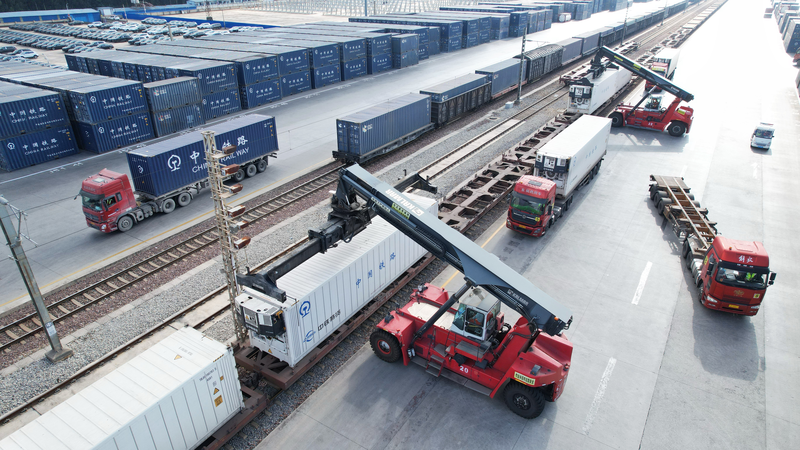 Le fret ferroviaire Chine-Laos dépasse les 60 millions de tonnes Le fret ferroviaire Chine-Laos dépasse les 60 millions de tonnes video poster