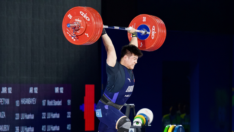 Liu Huanhua remporte deux médailles d’or en 102kg aux Championnats asiatiques d’haltérophilie Liu Huanhua remporte deux médailles d'or en 102kg aux Championnats asiatiques d'haltérophilie