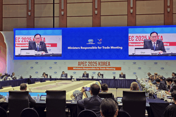 Les ministres du commerce de l’APEC se réunissent à Jeju pour l’unité face à l’incertitude mondiale Les ministres du commerce de l'APEC se réunissent à Jeju pour l'unité face à l'incertitude mondiale