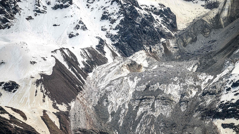 Effondrement du Glacier Enterre un Village Suisse Effondrement_du_Glacier_Enterre_un_Village_Suisse