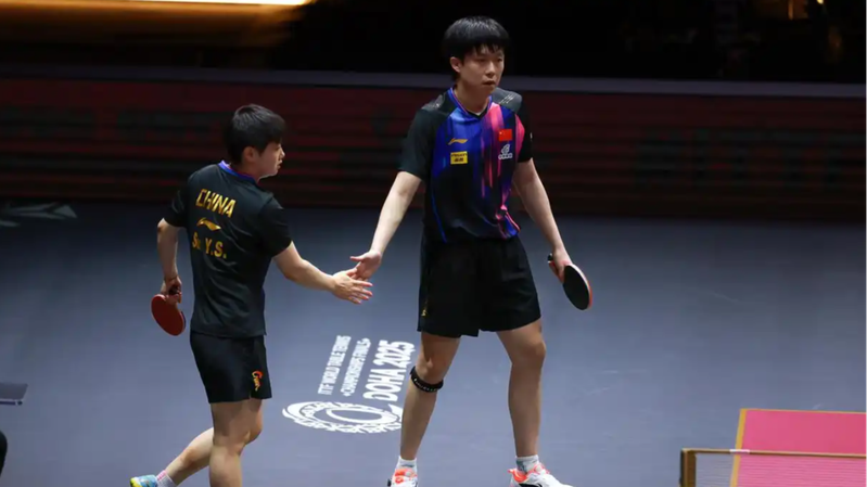 Wang et Sun surmontent le drame des raquettes pour atteindre les quarts de finale à Doha Wang et Sun surmontent le drame des raquettes pour atteindre les quarts de finale à Doha