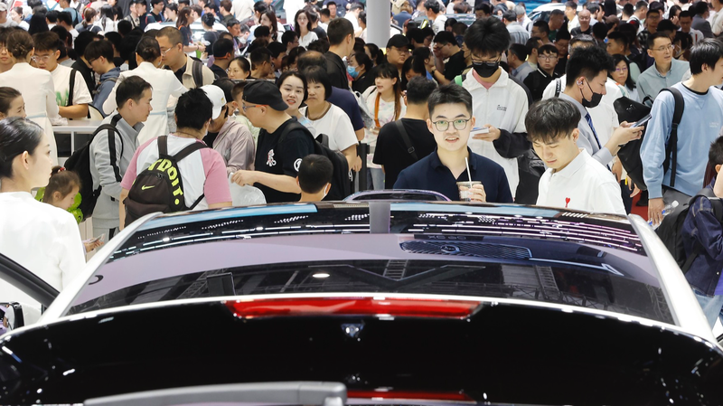 Le Salon de l’Auto de Shanghai attire des foules pendant la Fête du Travail Le Salon de l'Auto de Shanghai attire des foules pendant la Fête du Travail