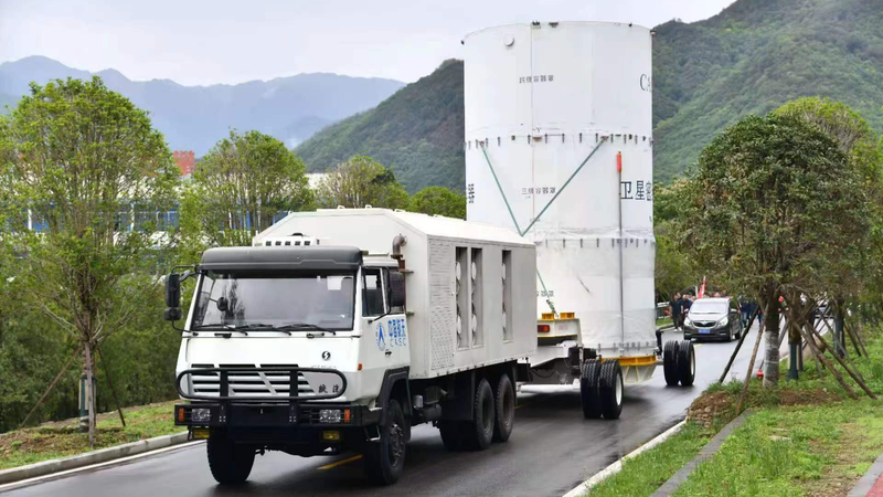 La sonde Tianwen-2 de la Chine se déplace vers la rampe de lancement avant un décollage fin mai La sonde Tianwen-2 de la Chine se déplace vers la rampe de lancement avant un décollage fin mai