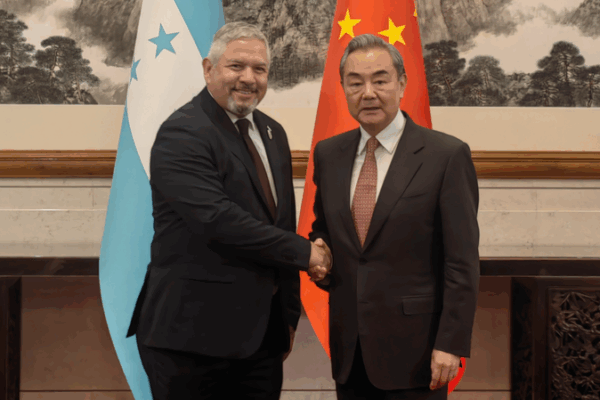 Wang Yi rencontre le ministre des Affaires étrangères du Honduras à Pékin Wang Yi rencontre le ministre des Affaires étrangères du Honduras à Pékin