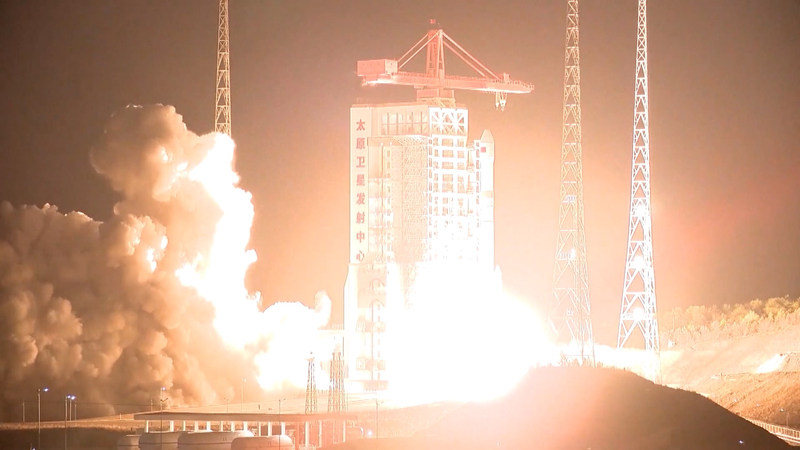Les satellites Yaogan-40 02 de la Chine lancés pour des tests électromagnétiques Les satellites Yaogan-40 02 de la Chine lancés pour des tests électromagnétiques video poster