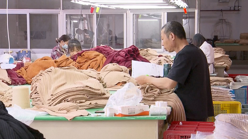 La trêve tarifaire déclenche un boom de la production pour les exportateurs du continent chinois La trêve tarifaire déclenche un boom de la production pour les exportateurs du continent chinois video poster