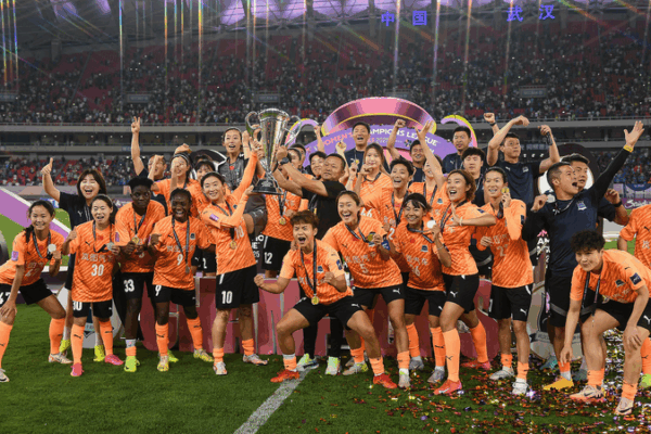 Wuhan remporte les tirs au but pour décrocher le premier titre de la Ligue des champions féminine de l’AFC Wuhan remporte les tirs au but pour décrocher le premier titre de la Ligue des champions féminine de l'AFC