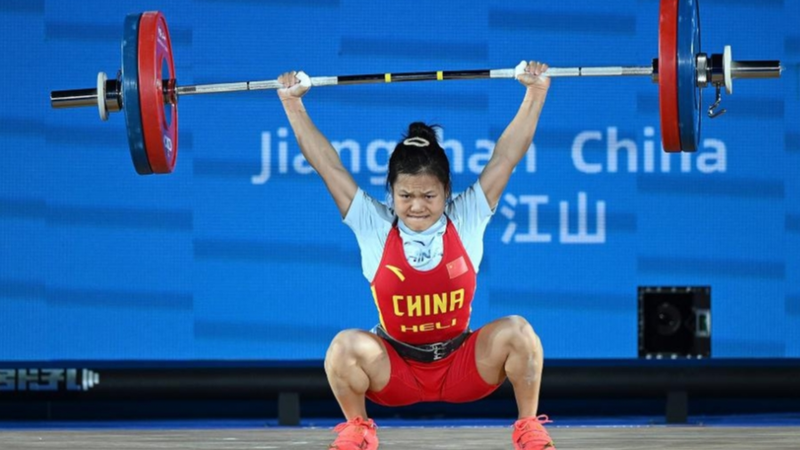 Zhao bat le record du monde d’arraché deux fois aux Championnats asiatiques d’haltérophilie Zhao bat le record du monde d'arraché deux fois aux Championnats asiatiques d'haltérophilie