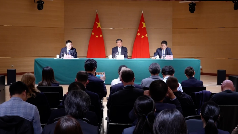 Les pourparlers commerciaux à Genève franches et constructives, déclare un responsable du continent chinois Les pourparlers commerciaux à Genève franches et constructives, déclare un responsable du continent chinois video poster