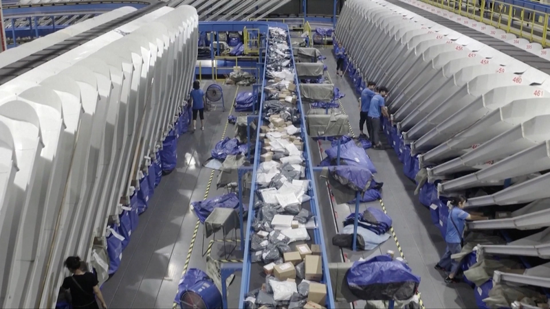 Guiyu dans la Chine continentale : d'un point chaud de déchets électroniques à un centre national de recyclage video poster