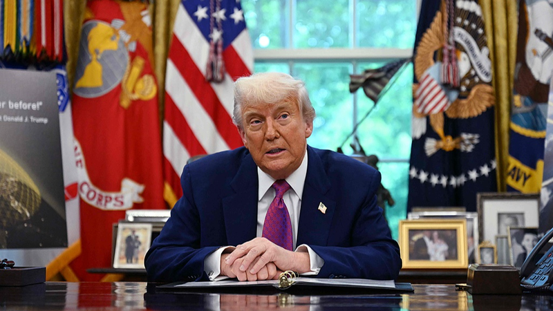 La cote de popularité de Trump baisse à 42 % alors que les préoccupations économiques augmentent