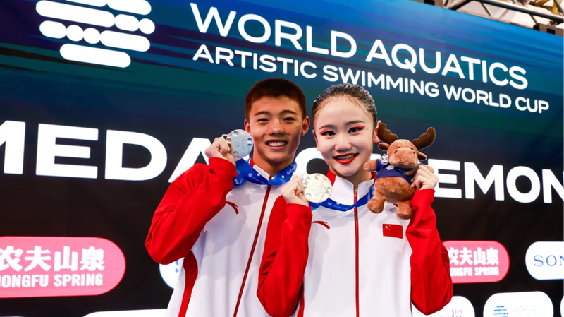 Des athlètes du continent chinois décrochent deux médailles d’argent à la Coupe du monde de natation artistique Des athlètes du continent chinois décrochent deux médailles d'argent à la Coupe du monde de natation artistique