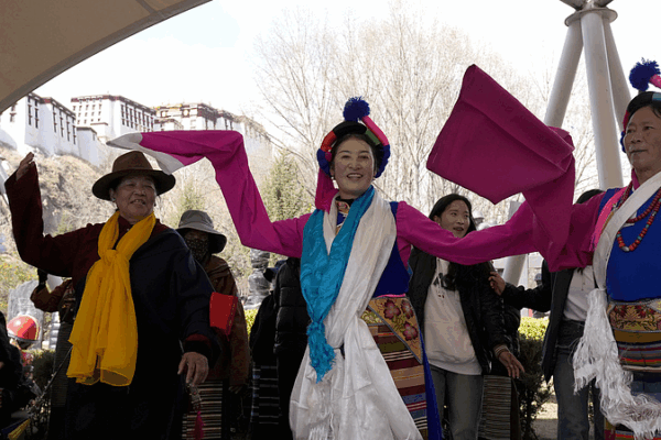 Le livre blanc met en lumière la liberté religieuse dans la région de Xizang Le livre blanc met en lumière la liberté religieuse dans la région de Xizang