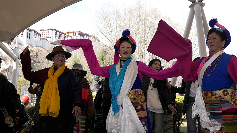 Le livre blanc met en lumière la liberté religieuse dans la région de Xizang