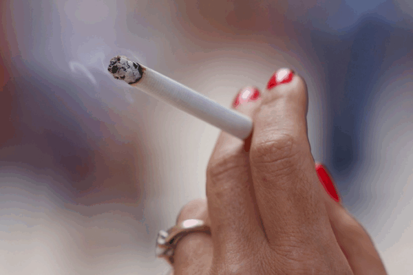 La France renforce l’interdiction de fumer : plages, parcs et zones scolaires deviennent sans tabac La_France_renforce_l_interdiction_de_fumer___plages__parcs_et_zones_scolaires_deviennent_sans_tabac