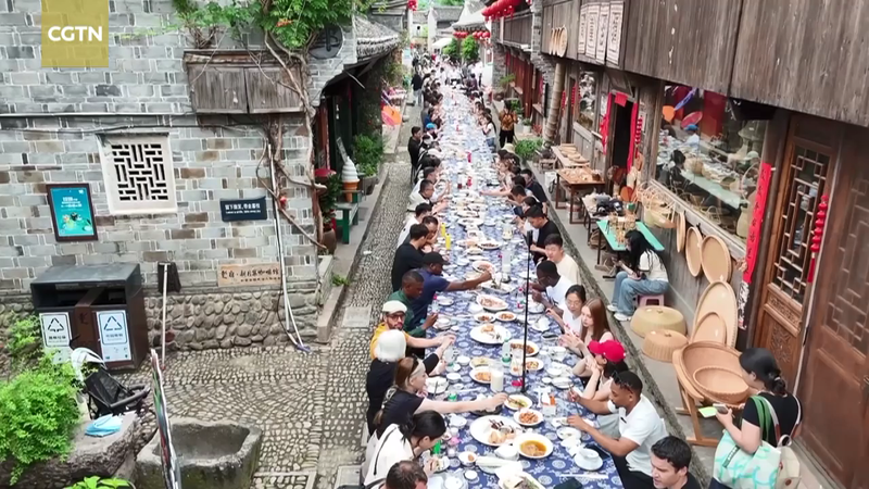 La Table Sans Fin de Qiantong : Tofu, Culture et Connexion La_Table_Sans_Fin_de_Qiantong___Tofu__Culture_et_Connexion video poster